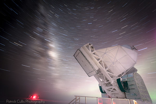 Long exposure of the milky way and stars with the South Pole Telescope in Antarctica